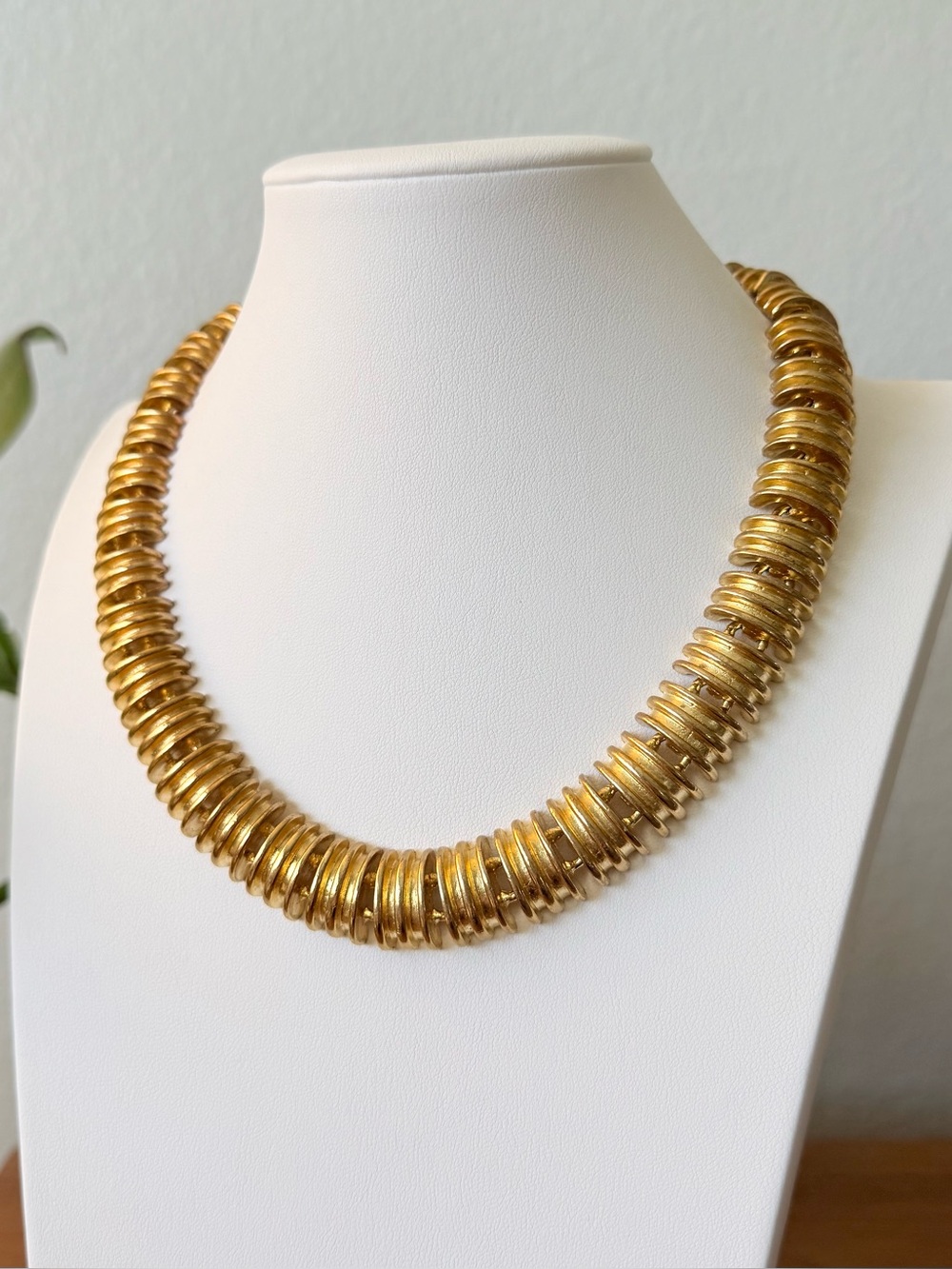 Vintage Cleopatra Collar Necklace Brushed & Shiny Goldtone Textured Link Couture